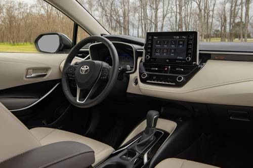 Toyota Corolla XLE Sedan Dashboard