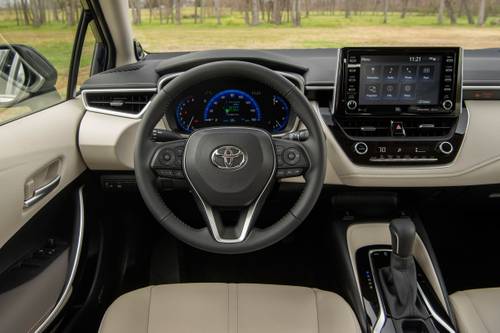 Toyota Corolla XLE Sedan Steering Wheel Detail