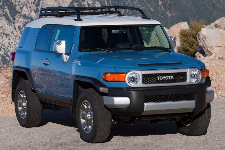 2013_toyota_fj-cruiser_4dr-suv_base_fq_oem_2_717.jpg