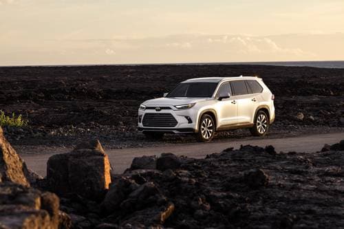 2025 Toyota Grand Highlander Hybrid Pictures - 268 Photos | Edmunds