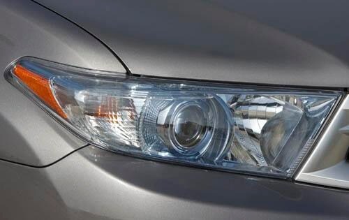2012 Toyota Highlander Hybrid Limited Headlamp Detail