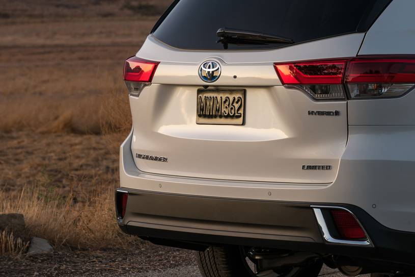 2017 Toyota Highlander Hybrid Pictures - 43 Photos | Edmunds
