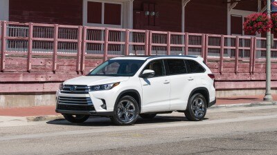 2018 Toyota Highlander Hybrid True Cost To Own The 2018 Toyota Highlander Hybrid Pictured Here In White Has A Continuously Variable Transmission