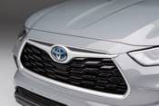 2022 Toyota Highlander Hybrid Bronze Edition 4dr SUV Front Badge