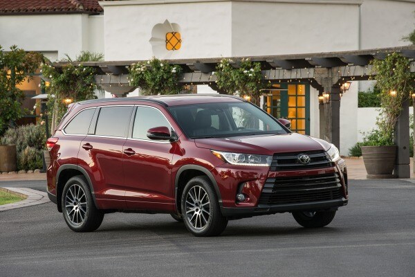 2017 Hyundai Santa Fe Review Ratings Edmunds 2017 Toyota Highlander Suv