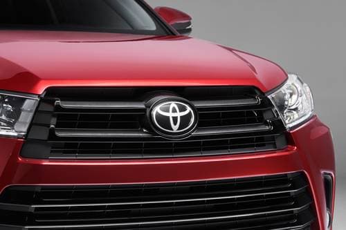 Toyota Highlander SE 4dr SUV Front Badge