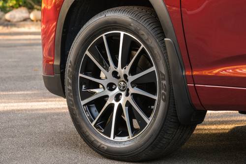 Toyota Highlander SE 4dr SUV Wheel