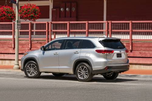 Toyota Highlander XLE 4dr SUV Exterior