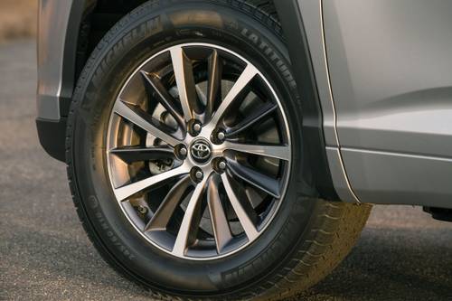 Toyota Highlander XLE 4dr SUV Wheel