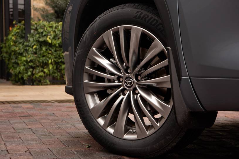 2020 Toyota Highlander Pictures - 108 Photos | Edmunds