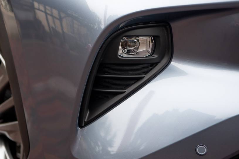 Toyota Highlander Platinum 4dr SUV Fog Light Detail