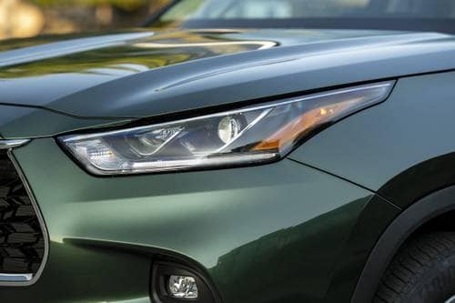 Toyota Highlander Limited 4dr SUV Headlamp Detail