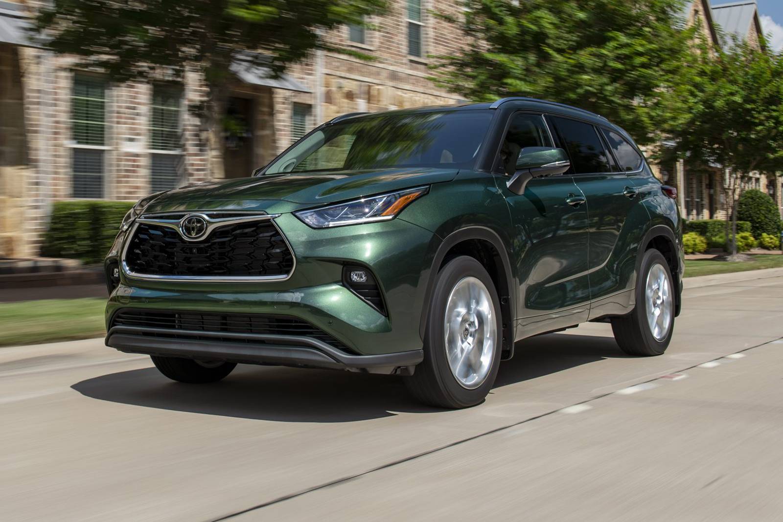 2023 Toyota Highlander Prices, Reviews, and Pictures