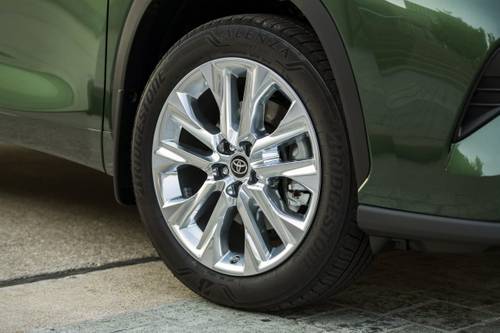 Toyota Highlander Limited 4dr SUV Wheel