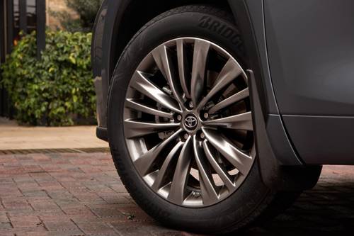Toyota Highlander Platinum 4dr SUV Wheel