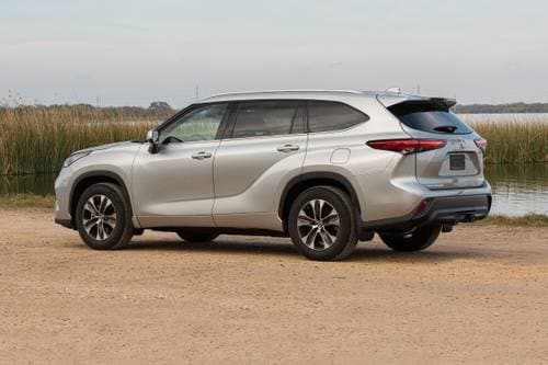 Toyota Highlander XLE 4dr SUV Exterior Shown