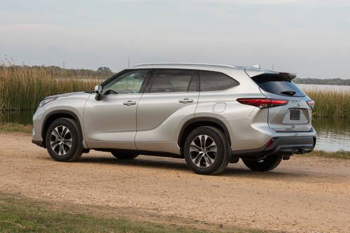 Toyota Highlander XLE 4dr SUV Exterior