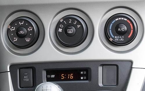2009 Toyota Matrix XRS Center Console