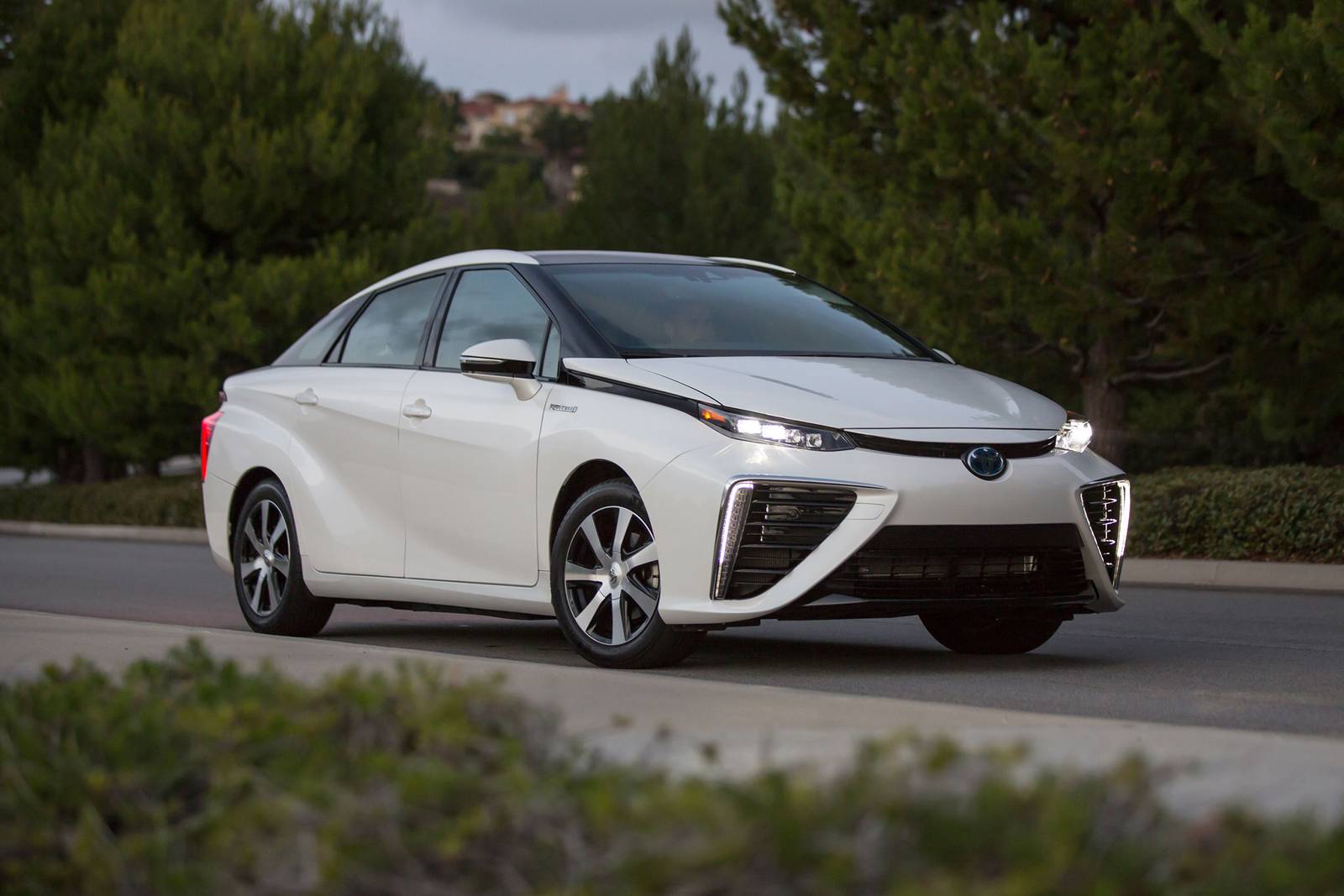 2018 Toyota Mirai Review & Ratings | Edmunds