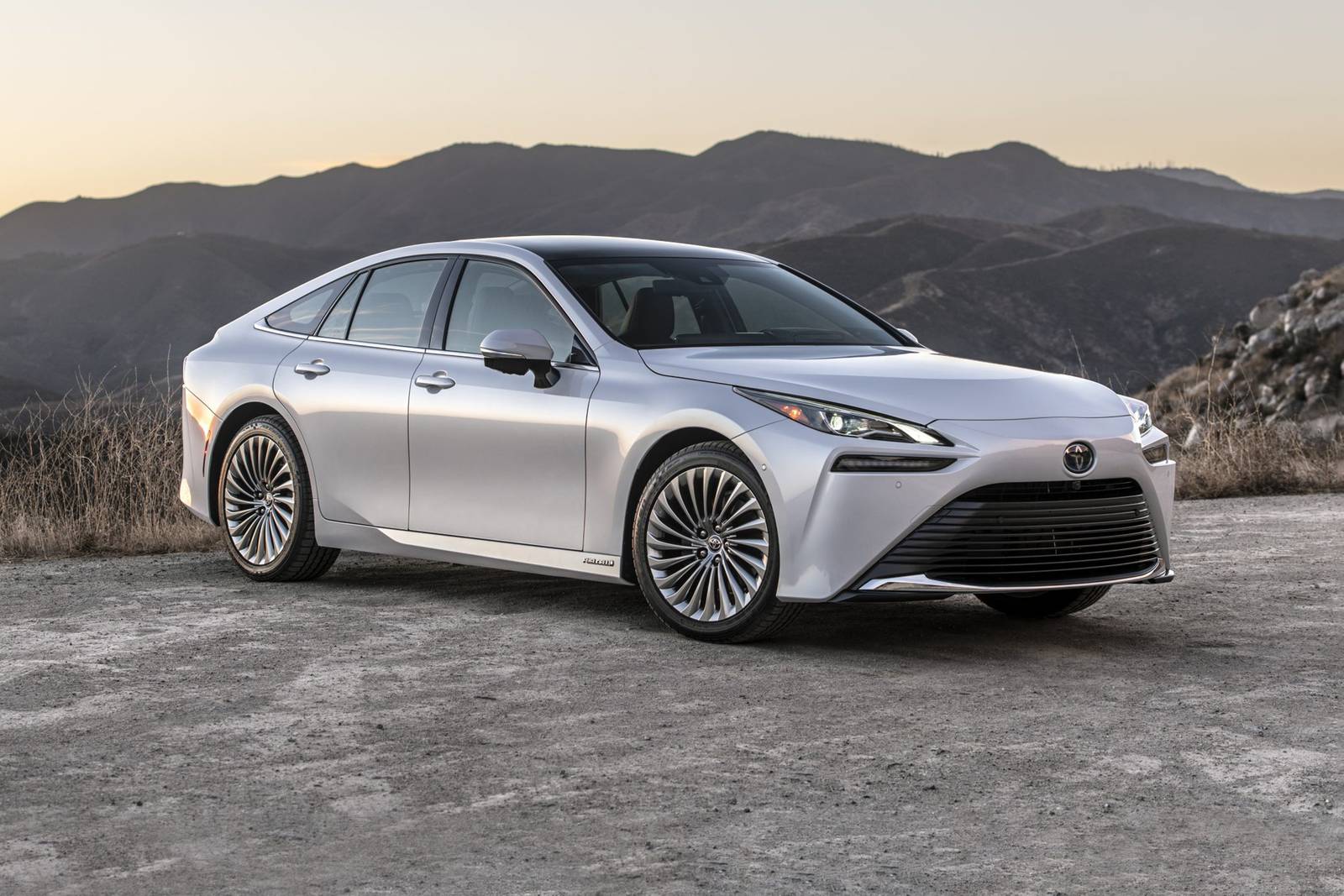 2023 Toyota Mirai Review & Ratings | Edmunds