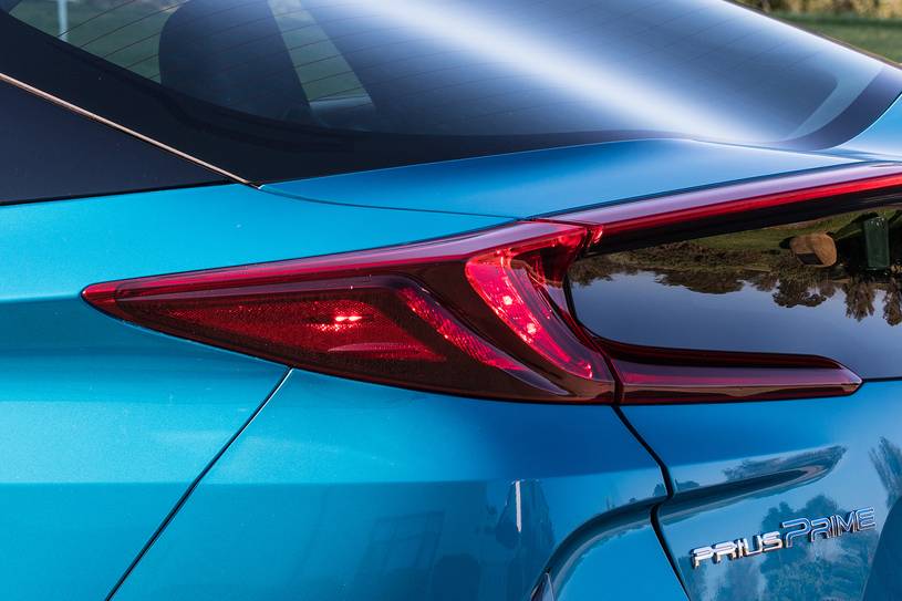 2017 toyota prius prime plus review