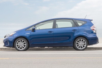 2017 Toyota Prius V Wagon Review Edmunds