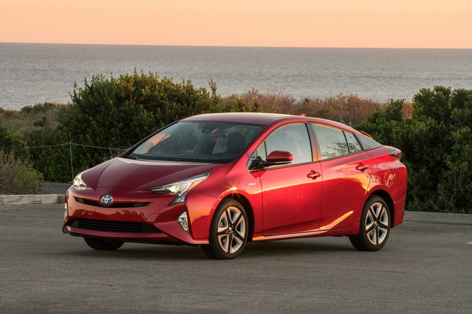 Toyota Retains Crown as World #39 s Top Selling Automaker Edmunds Toyota Retains Crown as World #39 s Top Selling Automaker Edmunds