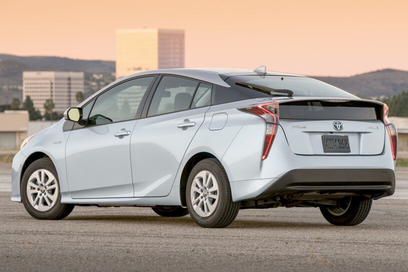 2016 Toyota Prius Pictures - 332 Photos | Edmunds
