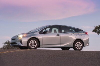 Used 2017 Toyota Prius Two Eco Hatchback Review Ratings Edmunds 2017 Toyota Prius Three 4dr Hatchback Exterior