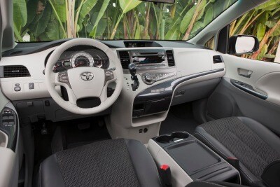 Used 2017 Toyota Sienna Le 8 Penger Minivan Review Ratings 2017 Toyota Sienna Se 8 Penger Minivan Interior