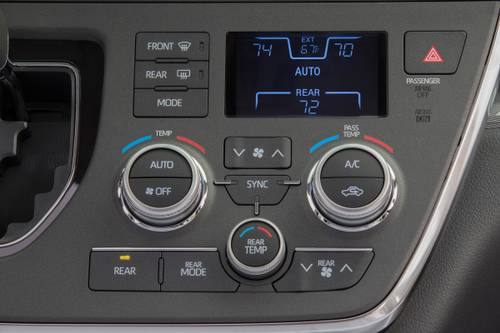 2019 Toyota Sienna SE Premium 8-Passenger Passenger Minivan Center Console