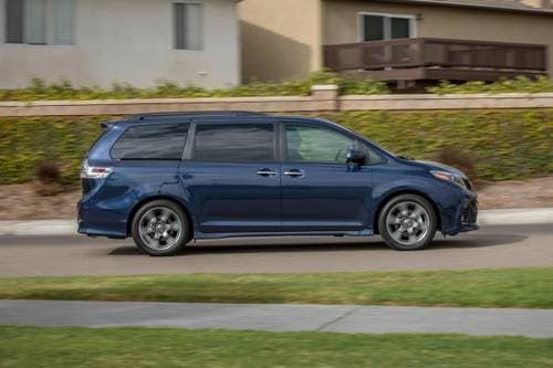 2020 Toyota Sienna SE Premium 8-Passenger Passenger Minivan Profile