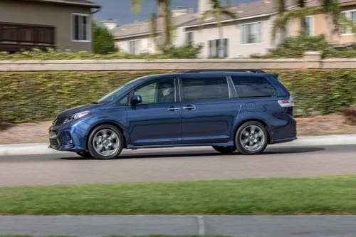 2020 Toyota Sienna SE Premium 8-Passenger Passenger Minivan Profile