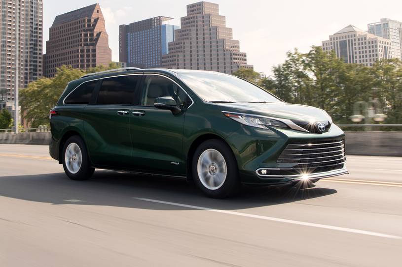 2021 Toyota Sienna accelerating wallpaper