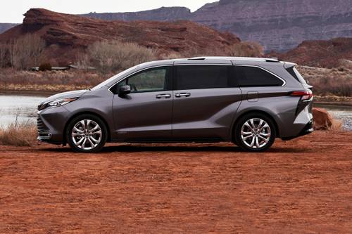 2021 Toyota Sienna Platinum 7-Passenger Passenger Minivan Profile