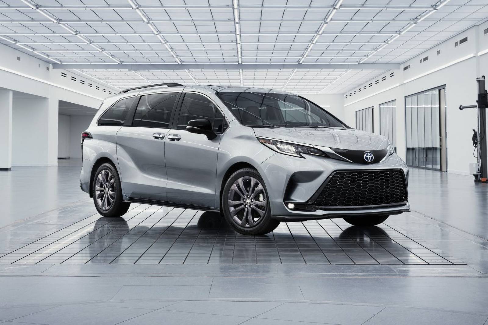 2024 Toyota Sienna Platinum Eilis Harlene