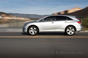 Model Year Review Edmunds 2010 Honda Accord Crosstour Vs 2009 Toyota Venza Comparison Test