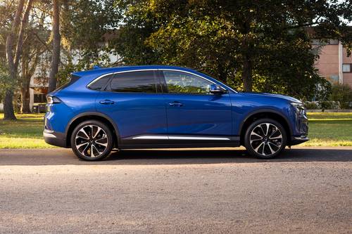 2023 VinFast VF 8 City Edition PLUS 4dr SUV Profile Shown