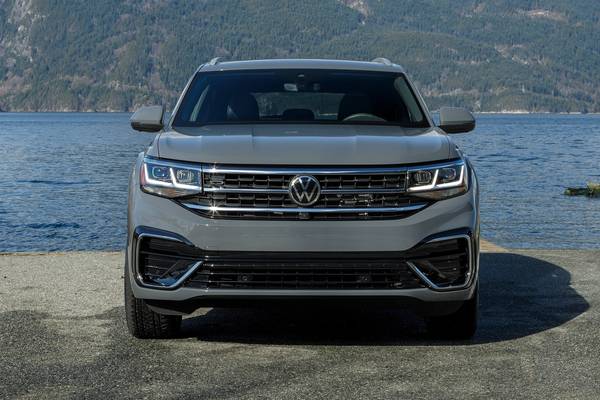 2020 Volkswagen Atlas Cross Sport Vs 2020 Audi Q8