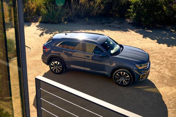 2020 Volkswagen Atlas Cross Sport Vs 2020 Audi Q8