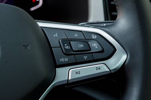 2021 Volkswagen Atlas Cross Sport SEL 4MOTION 4dr SUV Aux Controls