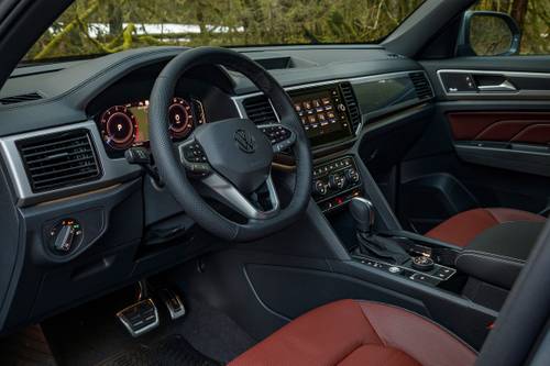 2021 Volkswagen Atlas Cross Sport V6 SEL Premium R-Line 4MOTION 4dr SUV Steering Wheel Detail