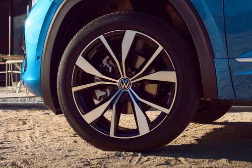 2025 Volkswagen Atlas Cross Sport SEL Premium R-Line 4dr SUV Wheel