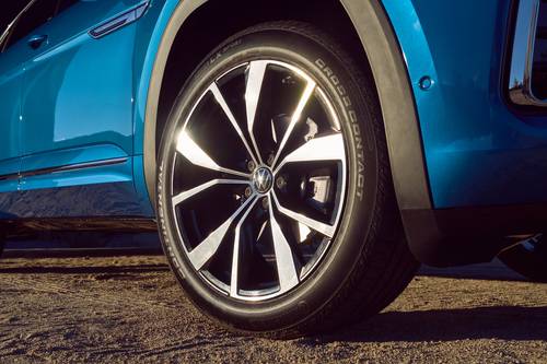 2025 Volkswagen Atlas Cross Sport SEL Premium R-Line 4dr SUV Wheel