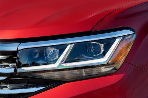Volkswagen Atlas SEL Premium R-Line 4dr SUV Headlamp Detail