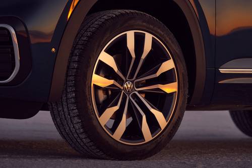 Volkswagen Atlas SEL Premium R-Line 4dr SUV Wheel