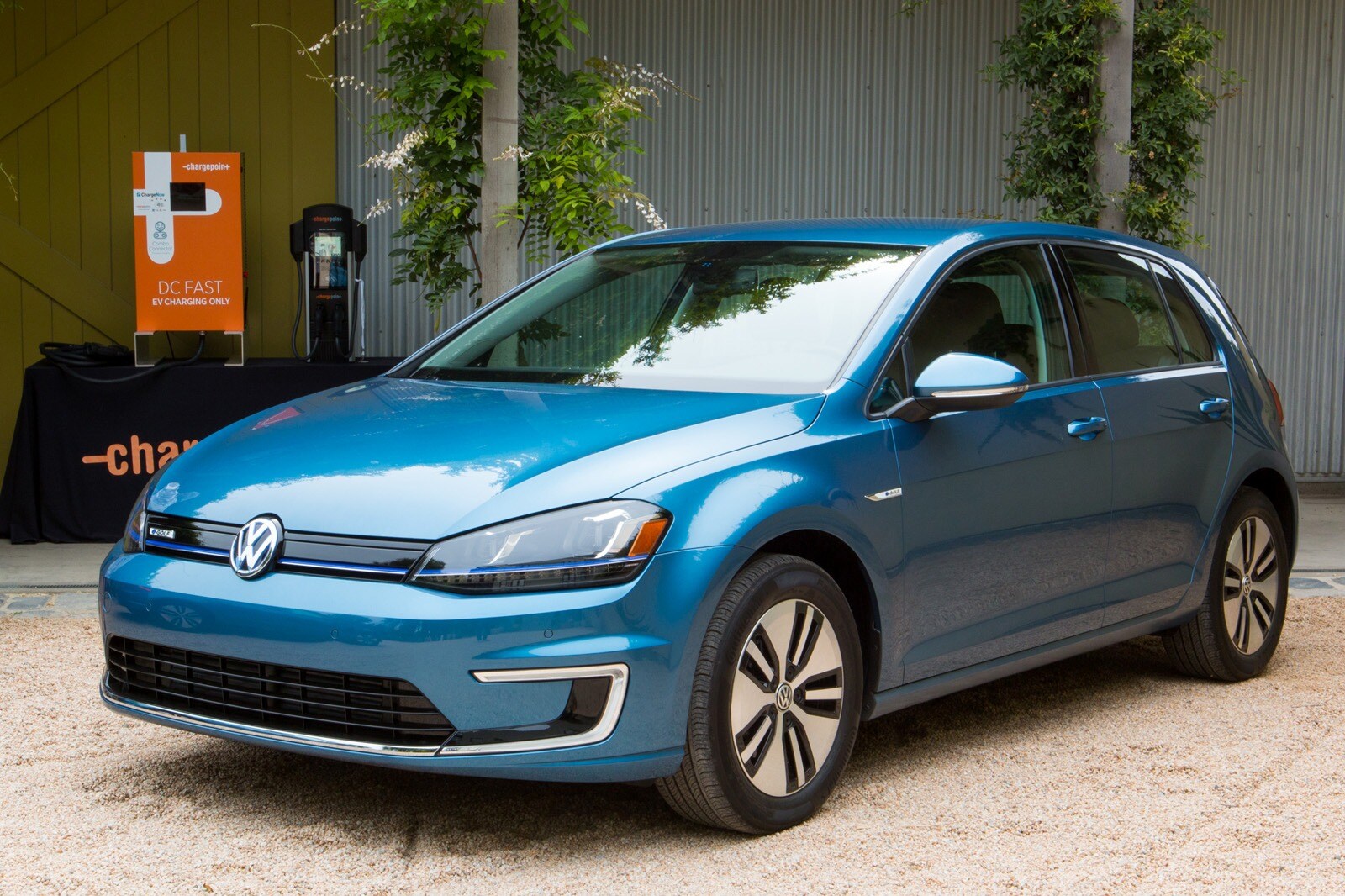 2016 Volkswagen E Golf 2016 Volkswagen e-Golf Gets $4,455 Price Cut | Edmunds