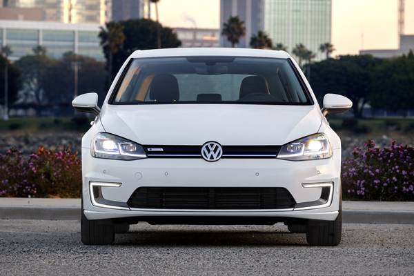 The 2017 Volkswagen e-Golf The 2017 Volkswagen e-Golf
