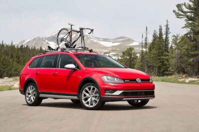 Volkswagen Golf Alltrack Incentives And Rebates 2017 Volkswagen Golf Alltrack Tsi Sel Wagon Lifestyle Exterior Shown