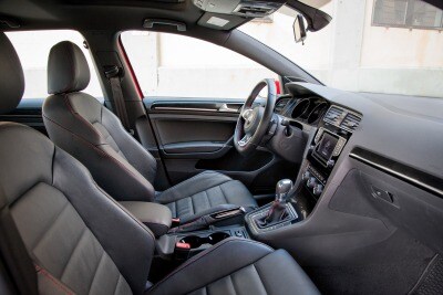 Used 2016 Volkswagen Golf Gti Pictures 38 Photos Edmunds 2016 Volkswagen Golf Gti Se 4dr Hatchback Interior